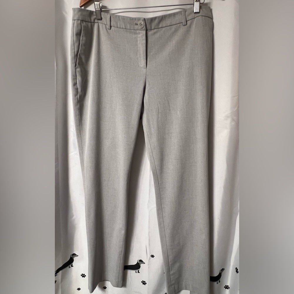Gray Hilary Radley size 14 ladies trousers. Front zipper and pockets. VGC.